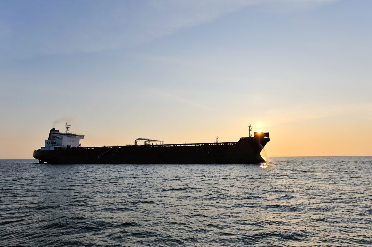 Finlanda a CONFISCAT o navă „fantomă” a Rusiei care ar fi AVARIAT un cablu submarin de alimentare electrică din Marea Baltică
