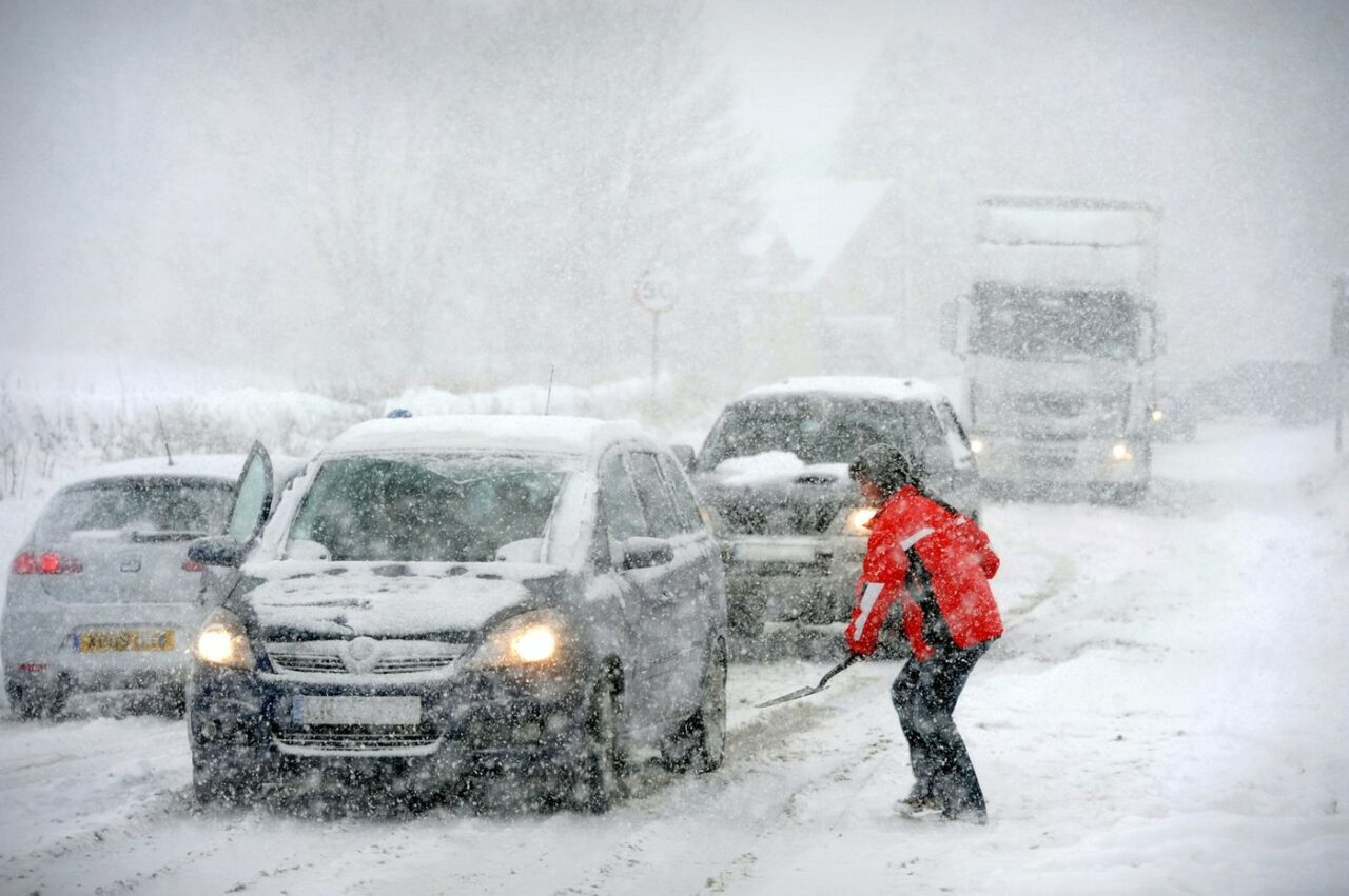 Cod PORTOCALIU și galben de ninsori abundente cu depuneri mari de zăpadă, viscol puternic și ploi torențiale. Județele afectate de ciclonul de Crăciun