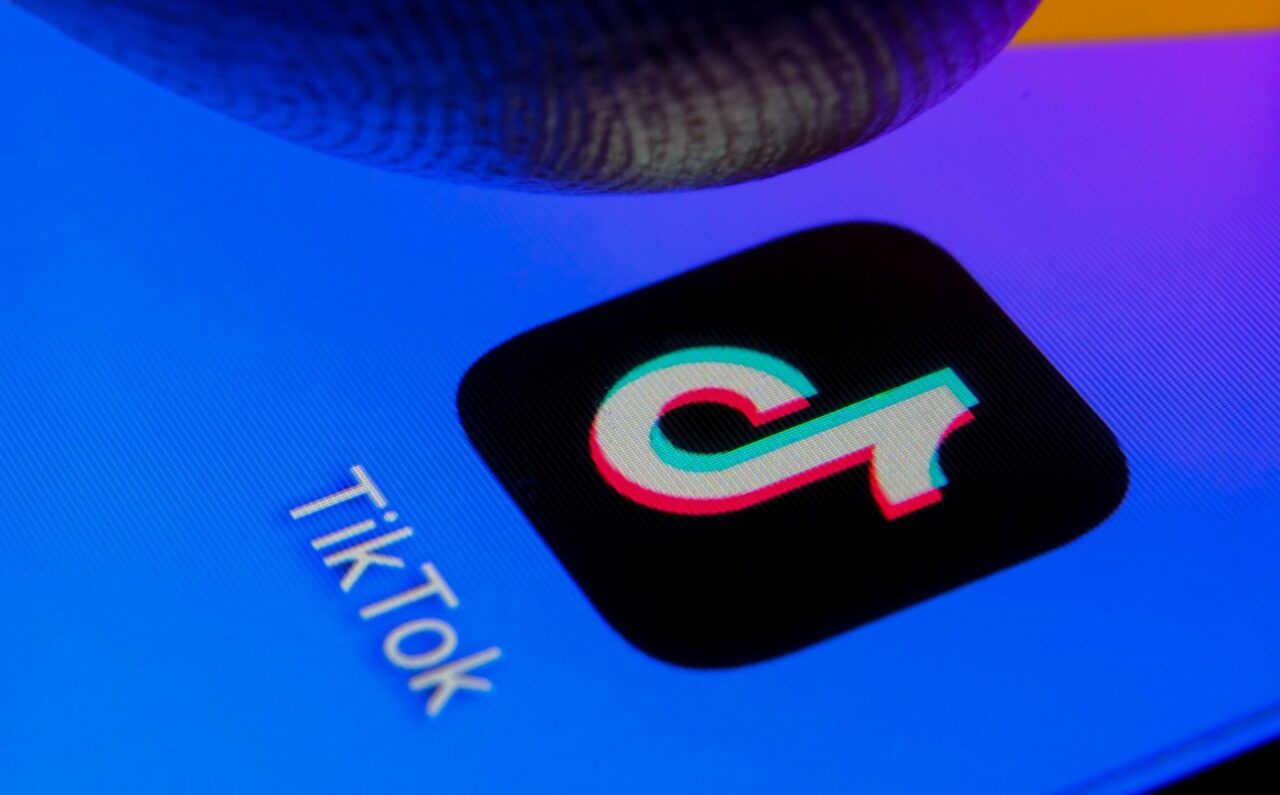 Comisia Europeană avertizează platforma TikTok asupra efectelor refuzului de a furniza date în contextul alegerilor din ROMÂNIA