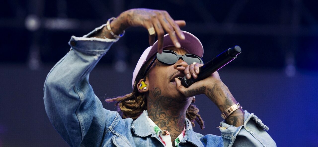 Începe judecarea rapperului Wiz Khalifa pentru că a fumat cannabis la „Beach, Please!“
