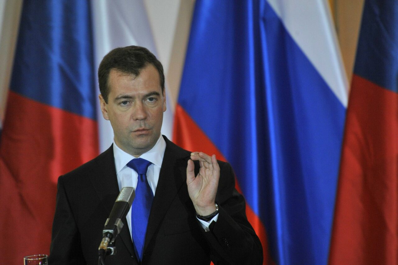 Dmitri Medvedev vede o „tentativă de revoluție” în Georgia: „Ia rapid calea Ucrainei, astfel de lucruri se termină foarte prost”