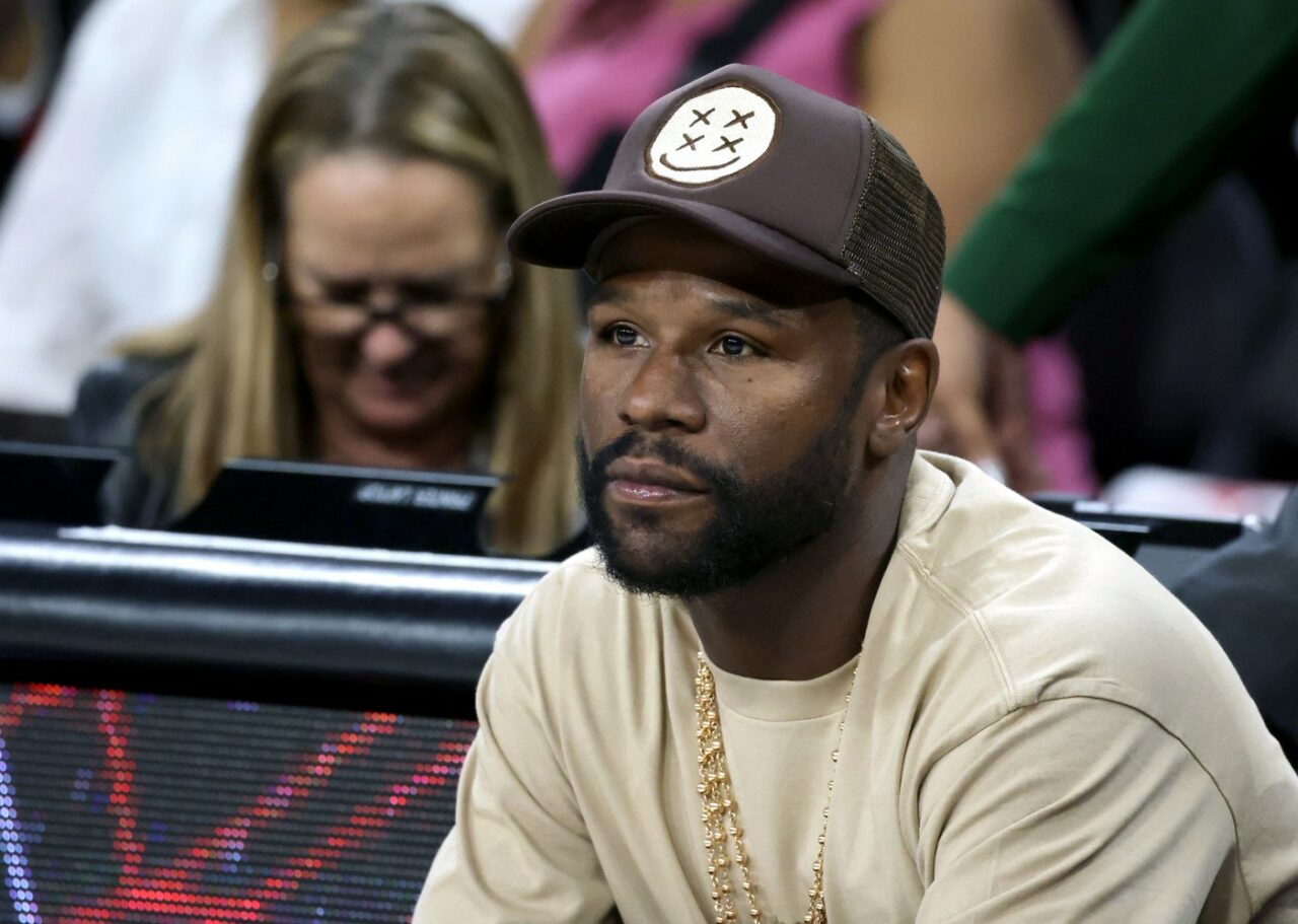 Floyd Mayweather a fost ATACAT la Londra, ca urmare a opiniilor sale pro-Israel. Ce spune fostul pugilist