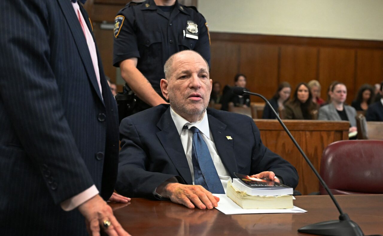 Harvey Weinstein, TRANSFERAT de la închisoarea Rikers Island la spital pentru un tratament de urgență