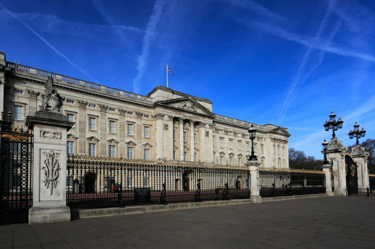 O angajată de la Palatul Buckingham a fost ARESTATĂ. Ce acuzații i se aduc