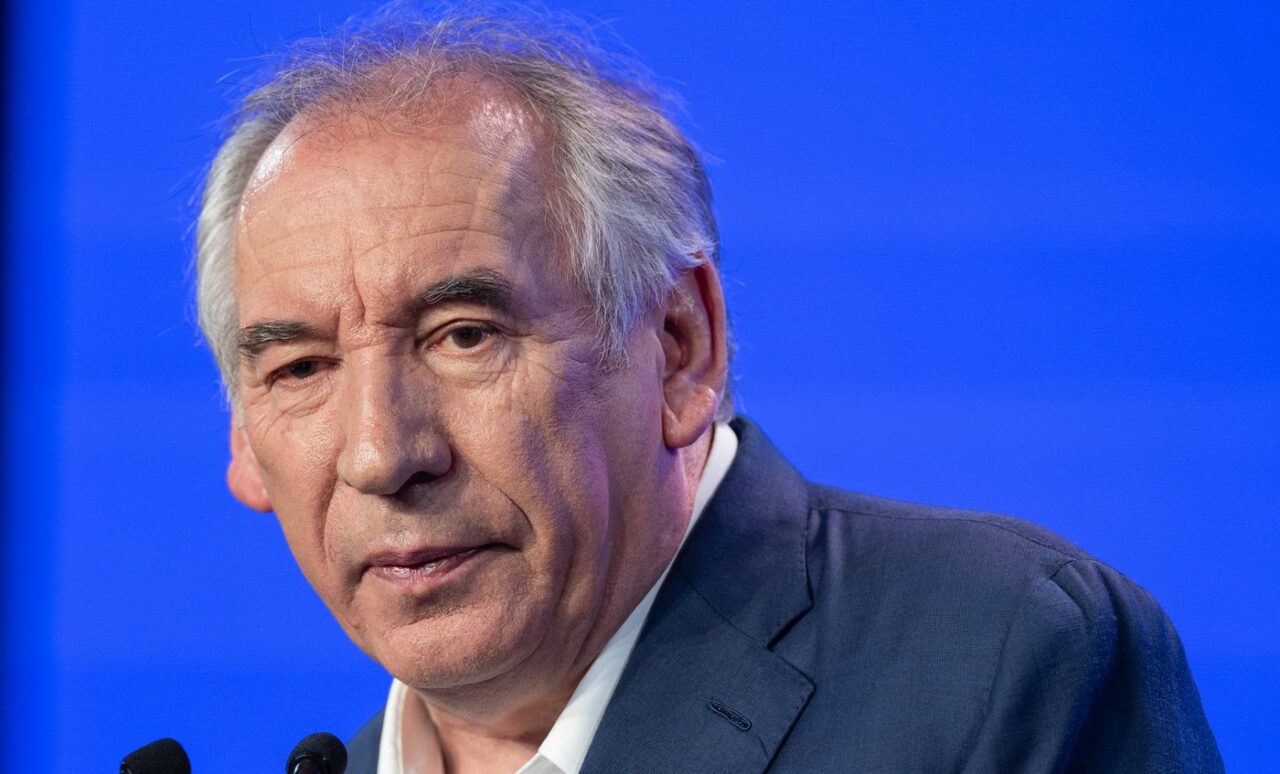 Cine este François BAYROU, politicianul propus de Emmanuel Macron pentru funcția de premier al Franței. Este văzut ca un aliat al președintelui