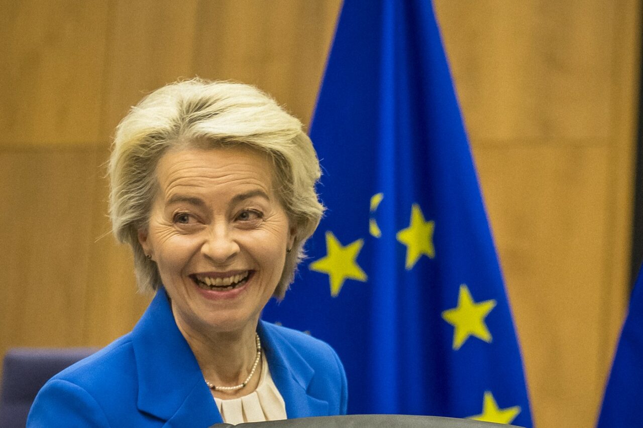 Ursula von der Leyen: UE se va asigura că rețelele online respectă legile /„Este sarcina ROMÂNILOR să decidă ce este cel mai bine, fără interferențe”