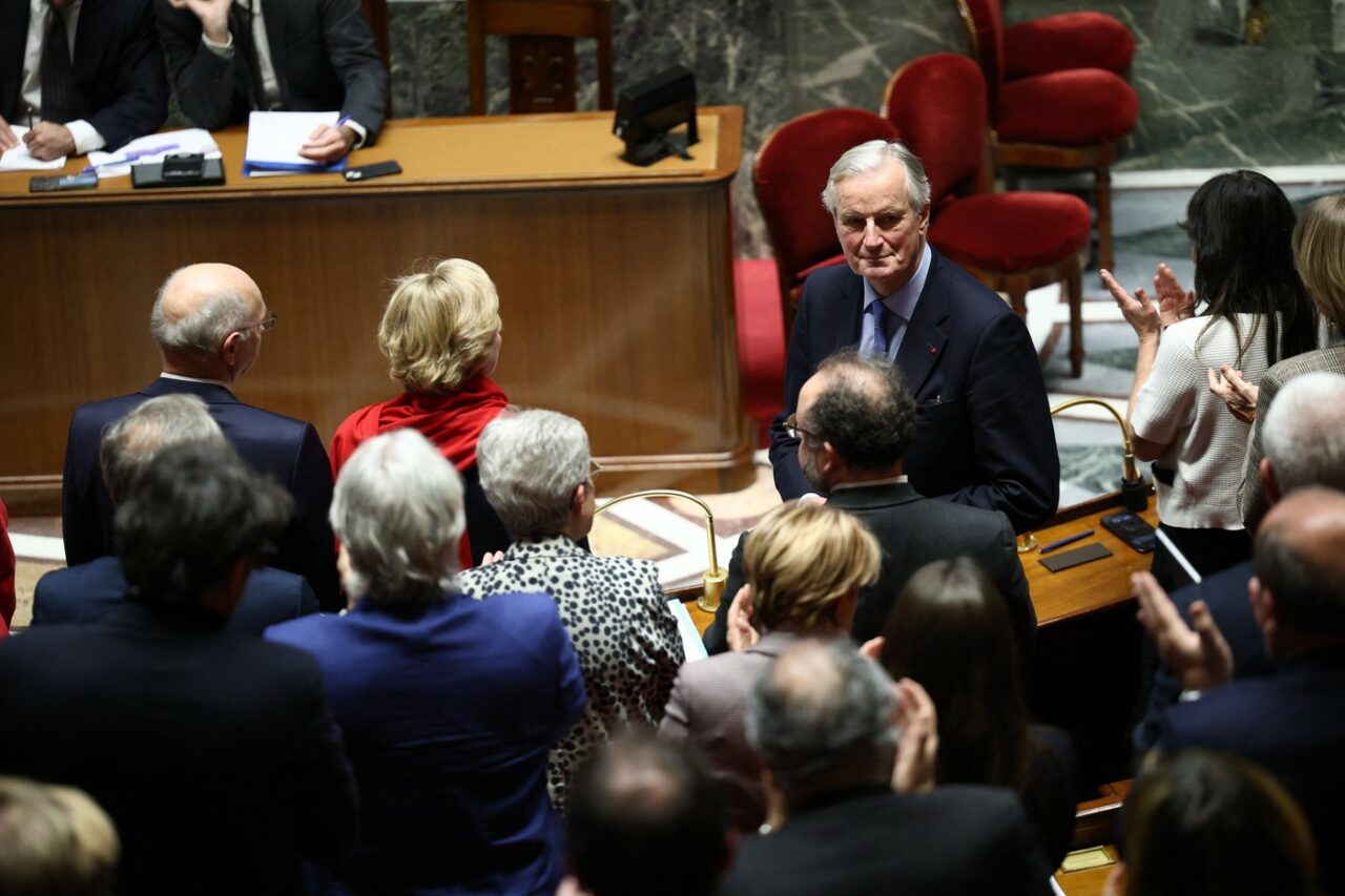 Guvernul FRANȚEI a fost demis prin moțiune de cenzură, pe fondul disputelor privind bugetul de austeritate