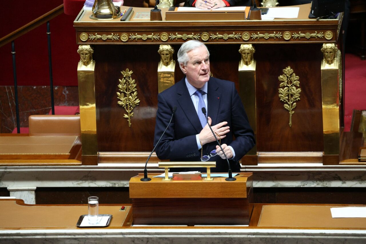 Barnier va asigura interimatul până la formarea noului guvern /Sondaj: Cei mai mulți francezi îi atribuie lui MACRON vina pentru criză