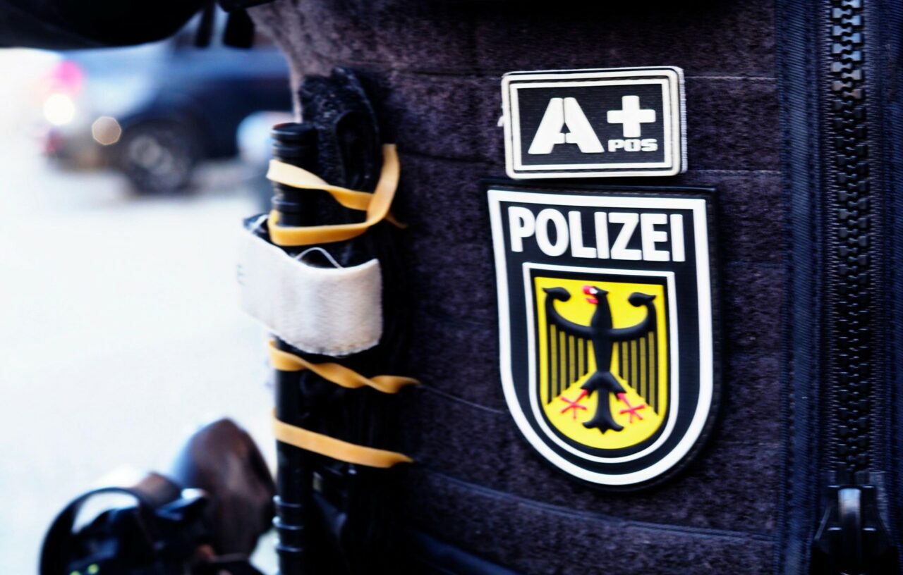 Trei persoane suspectate că pregăteau un atac terorist, ARESTATE în Germania