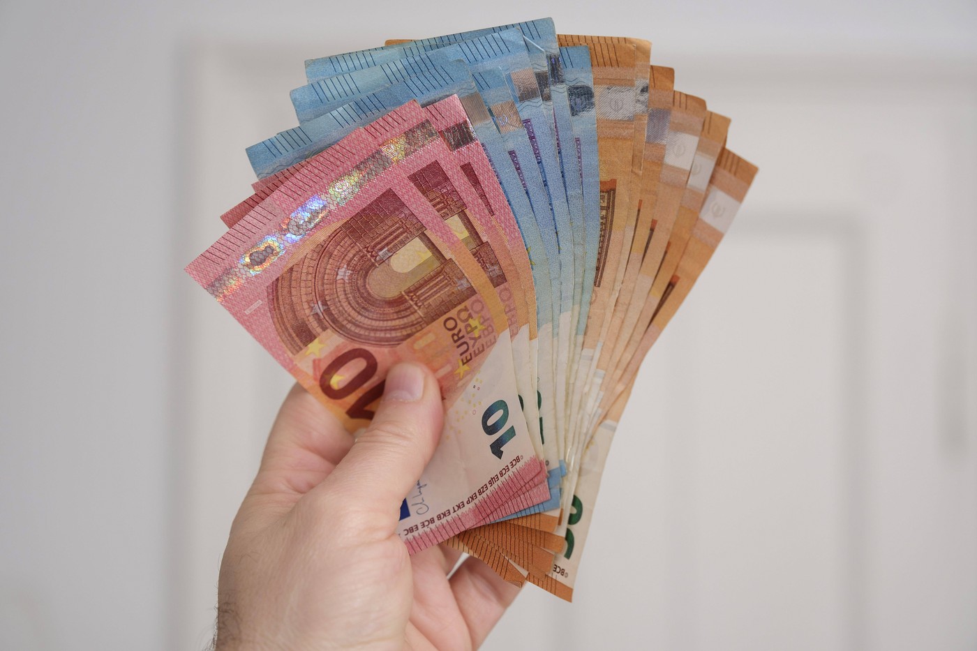 Bonusuri de Crăciun de până la 6.000 de euro pentru angajații din Germania
