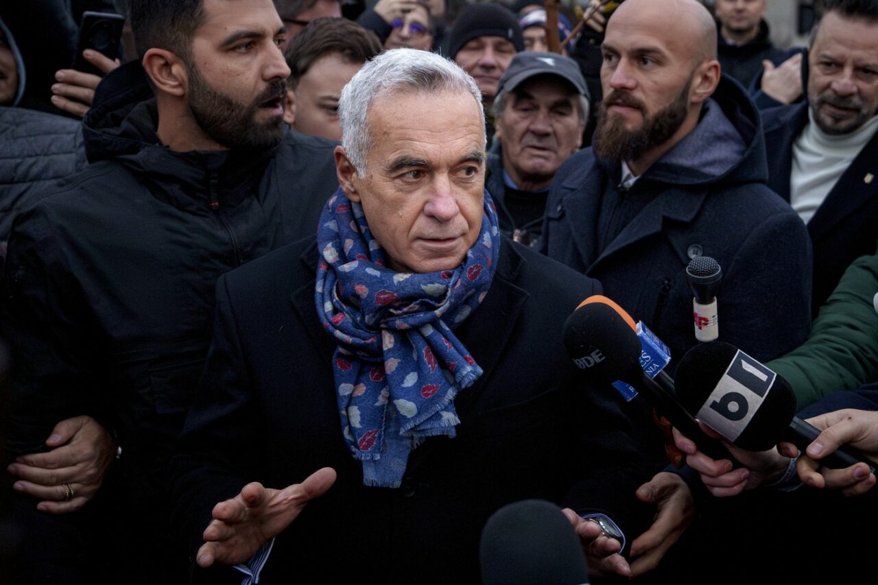 Financial Times: O rețea din Rusia a susținut campania lui Călin Georgescu. Aceasta ar fi fost implicată și în campaniile lui Putin și Medvedev