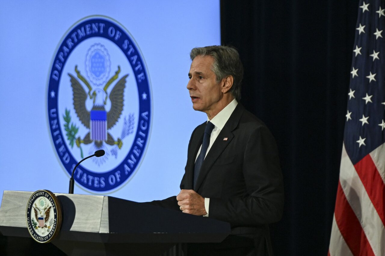 Departamentul de Stat interzice acordarea de vize pentru mai multe persoane acuzate de SUBMINAREA democrației în Georgia