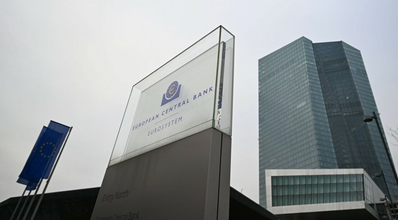 Oficial BCE: CHINA ar putea exporta deflație în UE din cauza conflictului comercial cu SUA /Analist Bloomberg: Anul 2025 începe cu incertitudine
