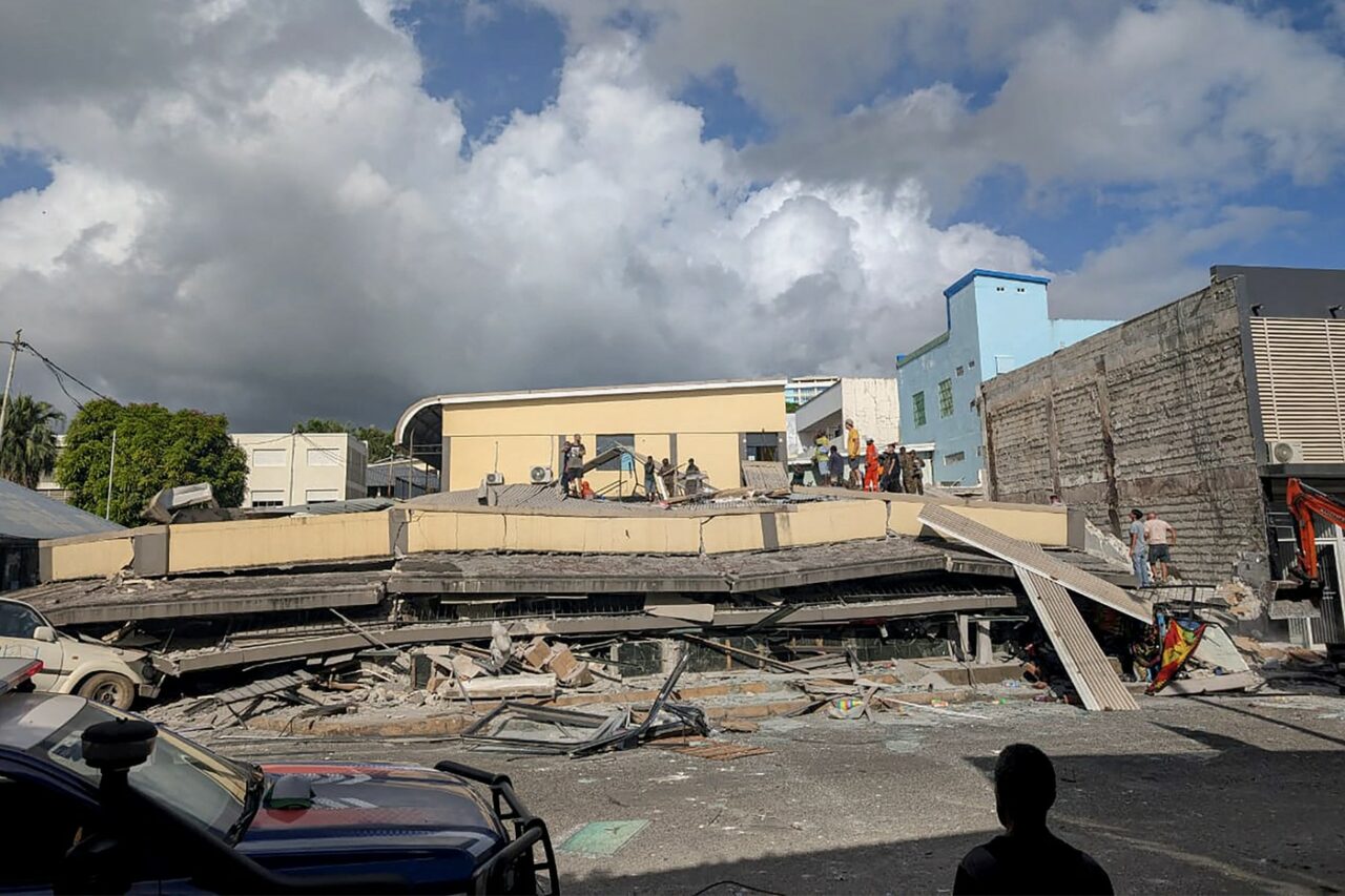 Cutremur Vanuatu 7,3 afectează Port Vila cu pagube și alunecări de teren | sursa foto: Gandul Cutremur Vanuatu 7,3 afectează Port Vila cu pagube și alunecări de teren | sursa foto: Gandul