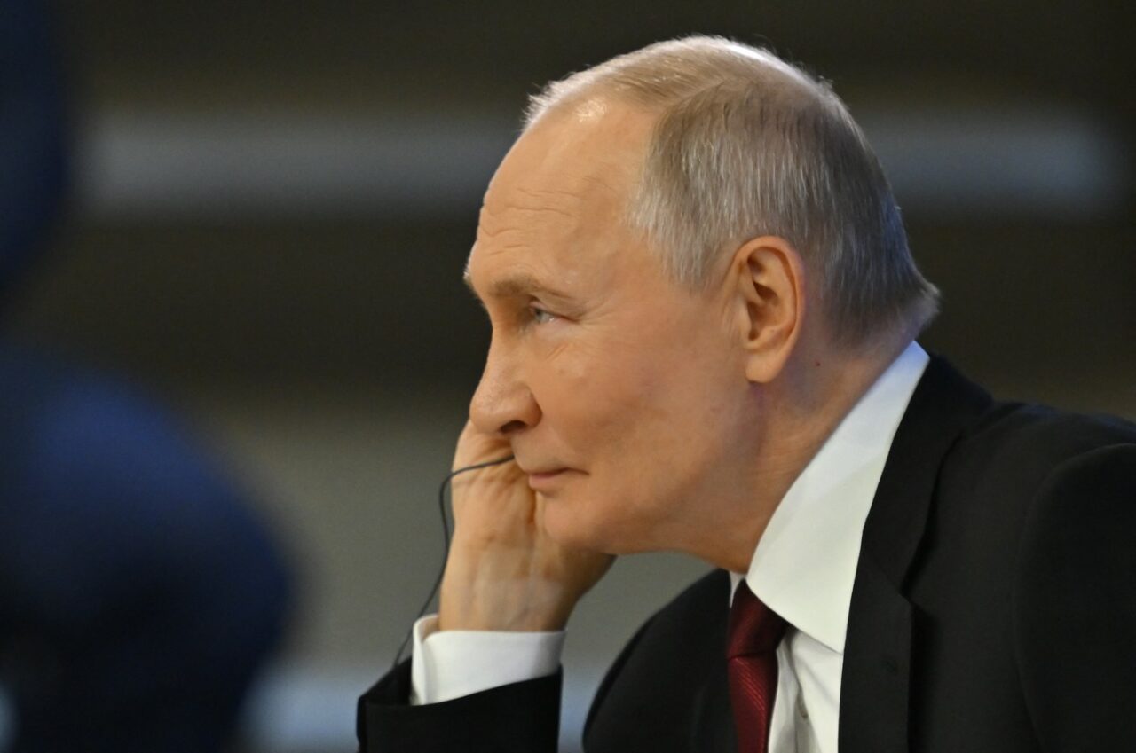 Vladimir PUTIN afirmă că Rusia nu a fost învinsă în Siria și anunță discuții cu Bashar Al-Assad