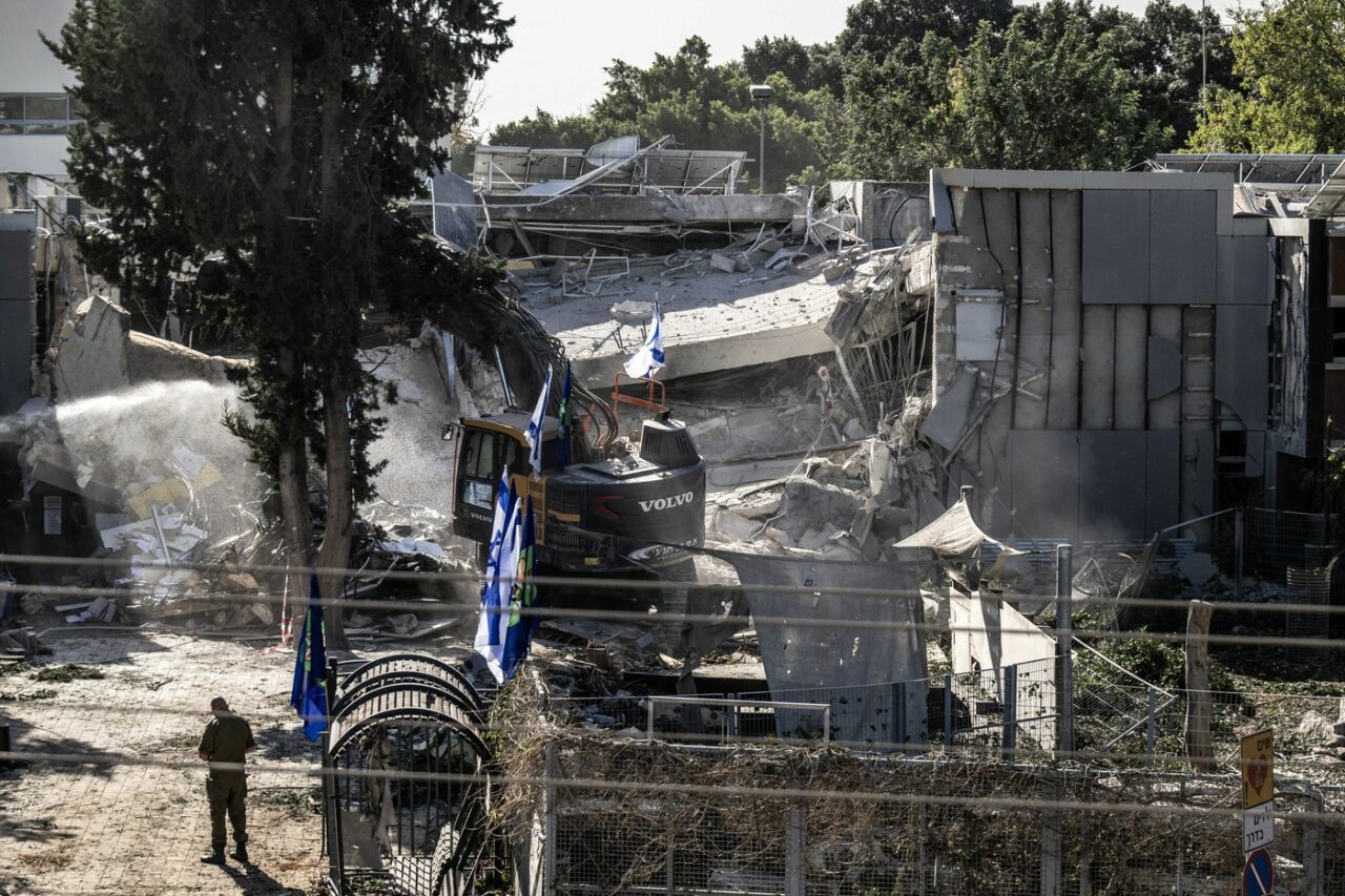 O rachetă lansată de militanții huthi a căzut pe o școală din Israel /Avioane israeliene au bombardat poziții islamiste din Yemen