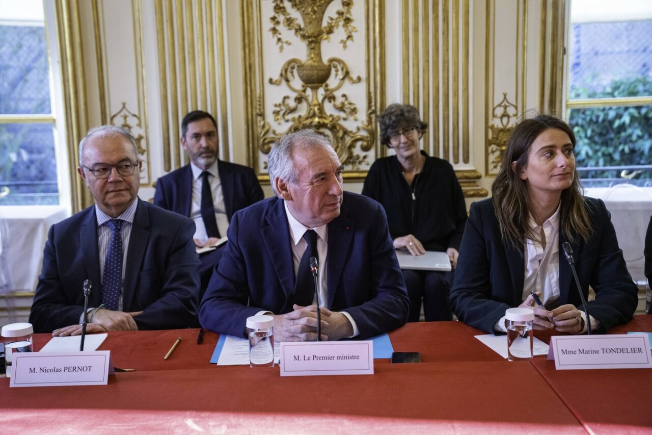 Noul premier al Franței, François Bayrou, vrea numirea noului GUVERN „înainte de Crăciun”