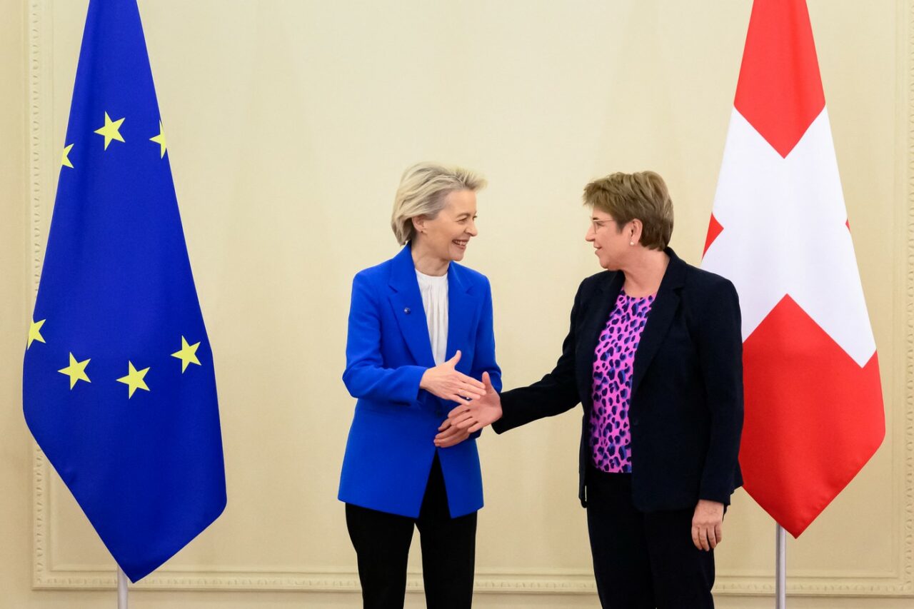 Elveția și Uniunea Europeană au ajuns la un acord de consolidare a relațiilor COMERCIALE bilaterale