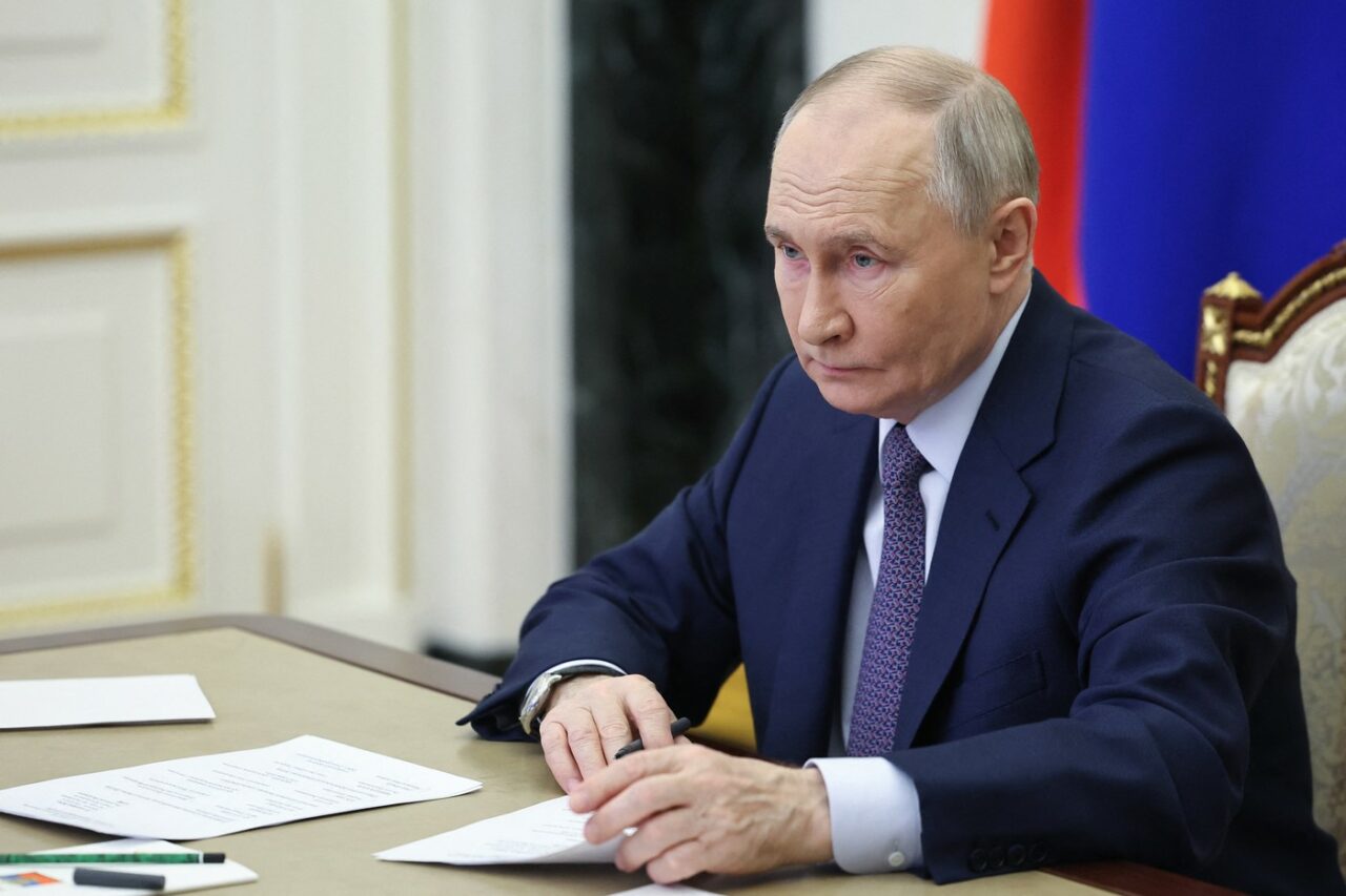 Politico: „Cum a câștigat Vladimir PUTIN alegerile din România”