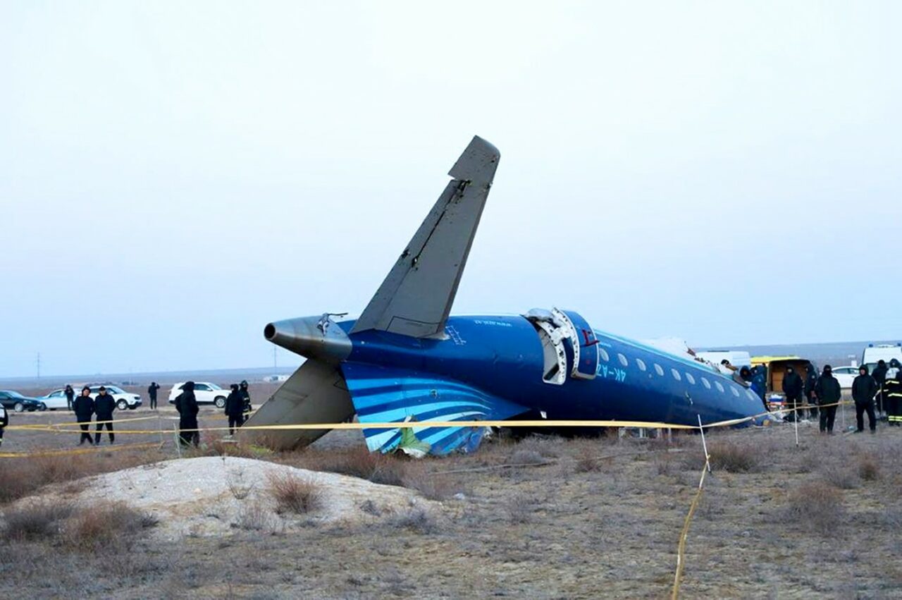 Tragedia aviatică din Kazahstan. A fost lovită aeronava Embraer de o RACHETĂ ANTIAERIANĂ lansată de ruși? Dmitri Peskov: „E prematur să speculăm”