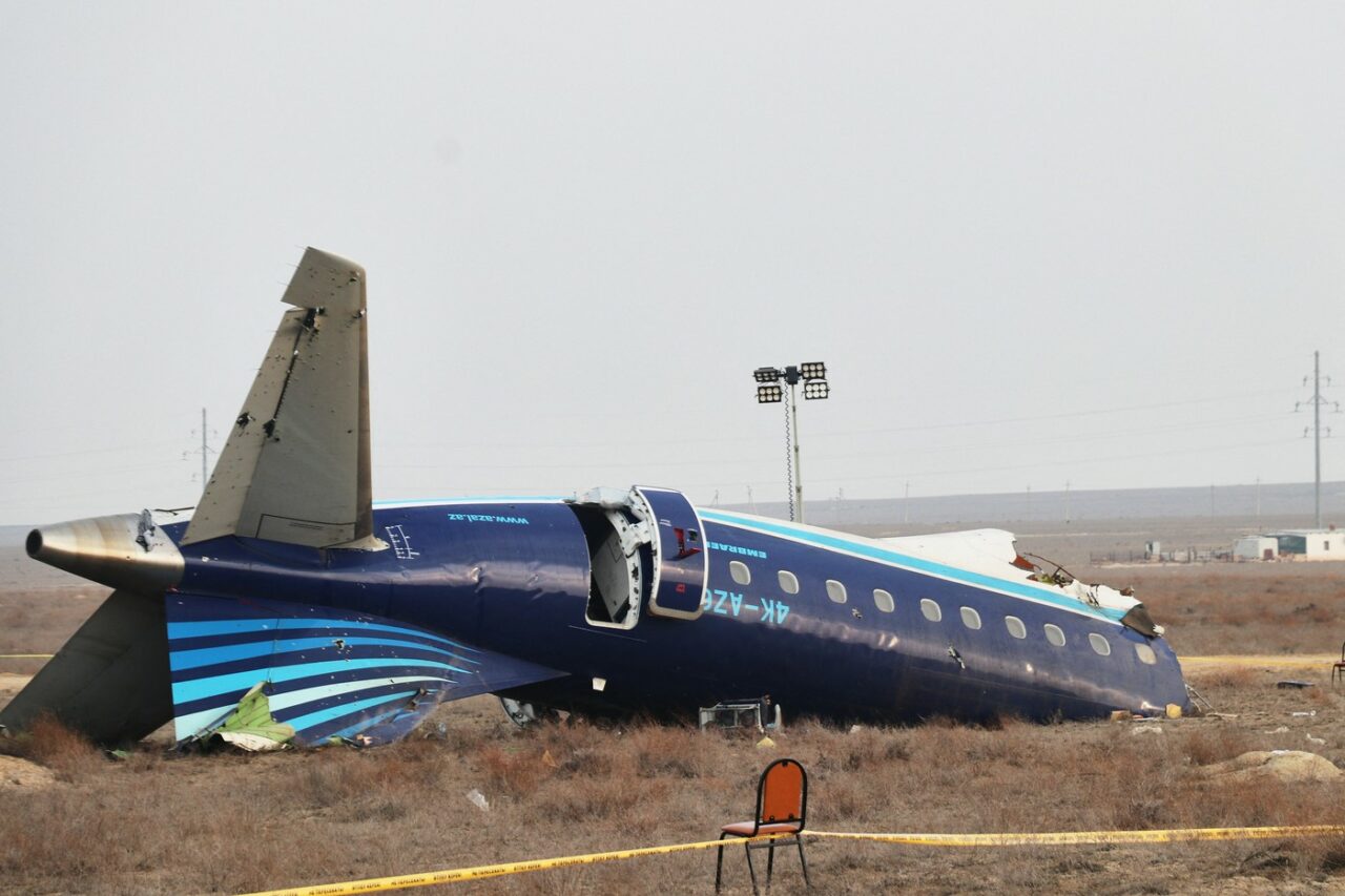 Tragedia aviatică din Kazahstan. Azerbaijan Airlines suspendă zborurile către şapte oraşe din Rusia 
