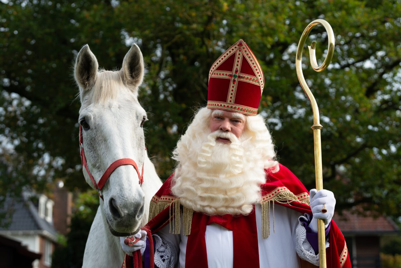 Sfântul Nicolae, protectorul copiilor și episcopul care a inspirat legenda lui MOȘ CRĂCIUN