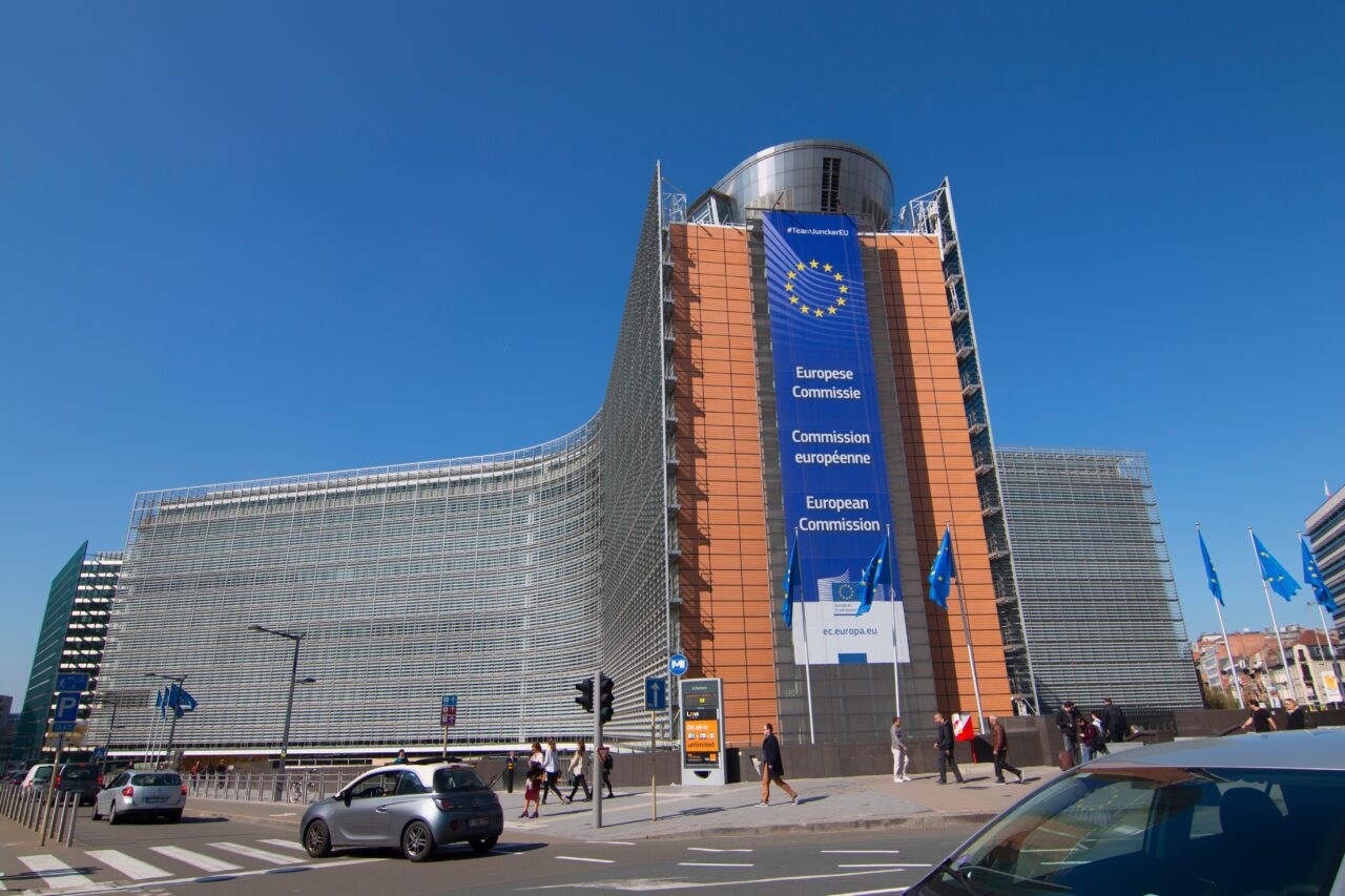 Comisia Europeană acuză România de infringement pe tema creditelor ipotecare | sursa foto: Gandul Comisia Europeană acuză România de infringement pe tema creditelor ipotecare | sursa foto: Gandul