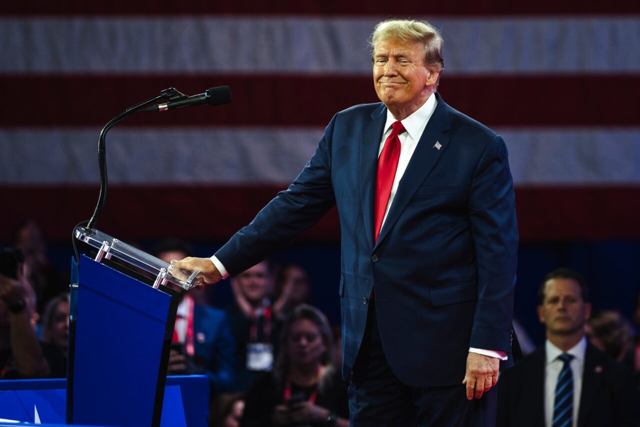 TRUMP cere Curții Supreme să nu se pronunțe încă asupra legii care ar putea să interzică TikTok, ca să-i dea timp să negocieze cu el compania