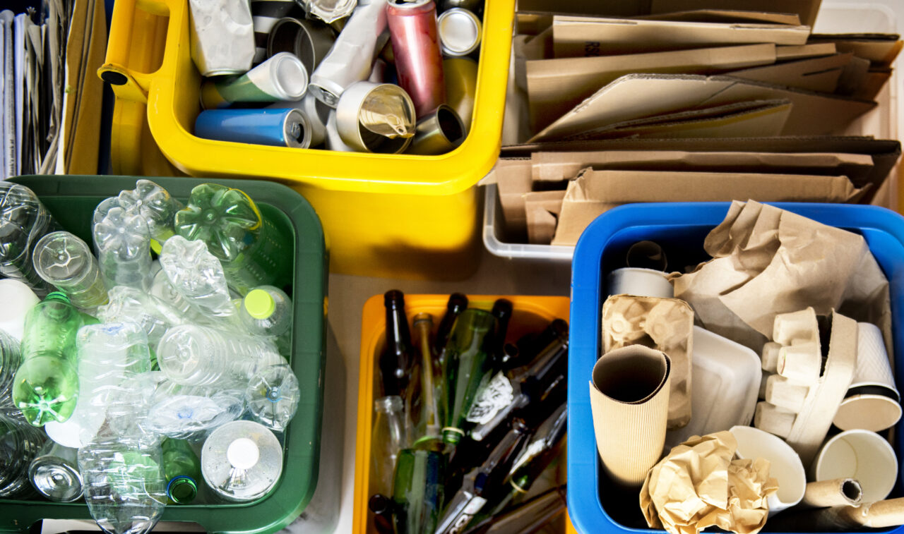 SALUBRIZARE Sector 5 explică regulile pentru colectarea corectă a deșeurilor. Ce trebuie să știți despre hârtie, plastic și sticlă (P)