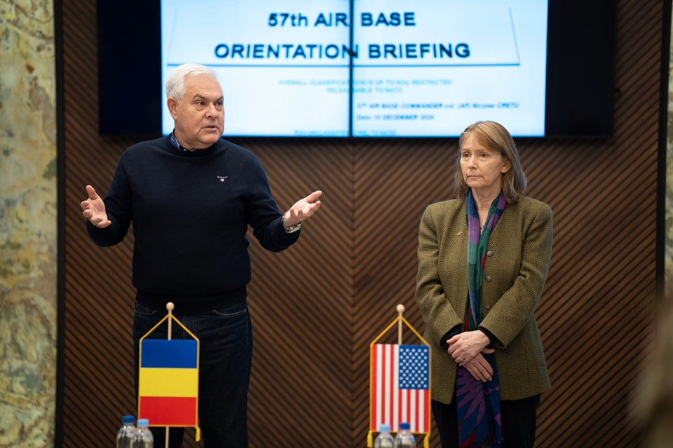 Ministrul Apărării și ambasadorul SUA, în Baza Kogălniceanu/ „Forțele noastre armate au capacitatea de a garanta o viață în normalitate”