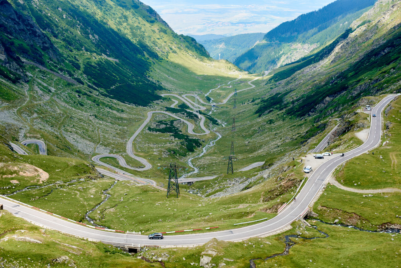 Cum au reacționat turiștii străini ajunși pe TRANSFĂGĂRĂȘAN chiar în ziua redeschiderii/Apelul autorităților către șoferi