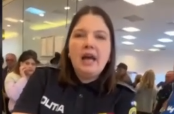 Agresat de o polițistă în Suceava: Șefa serviciului de înmatriculări i-a RUPT hainele pentru că ar fi întârziat!