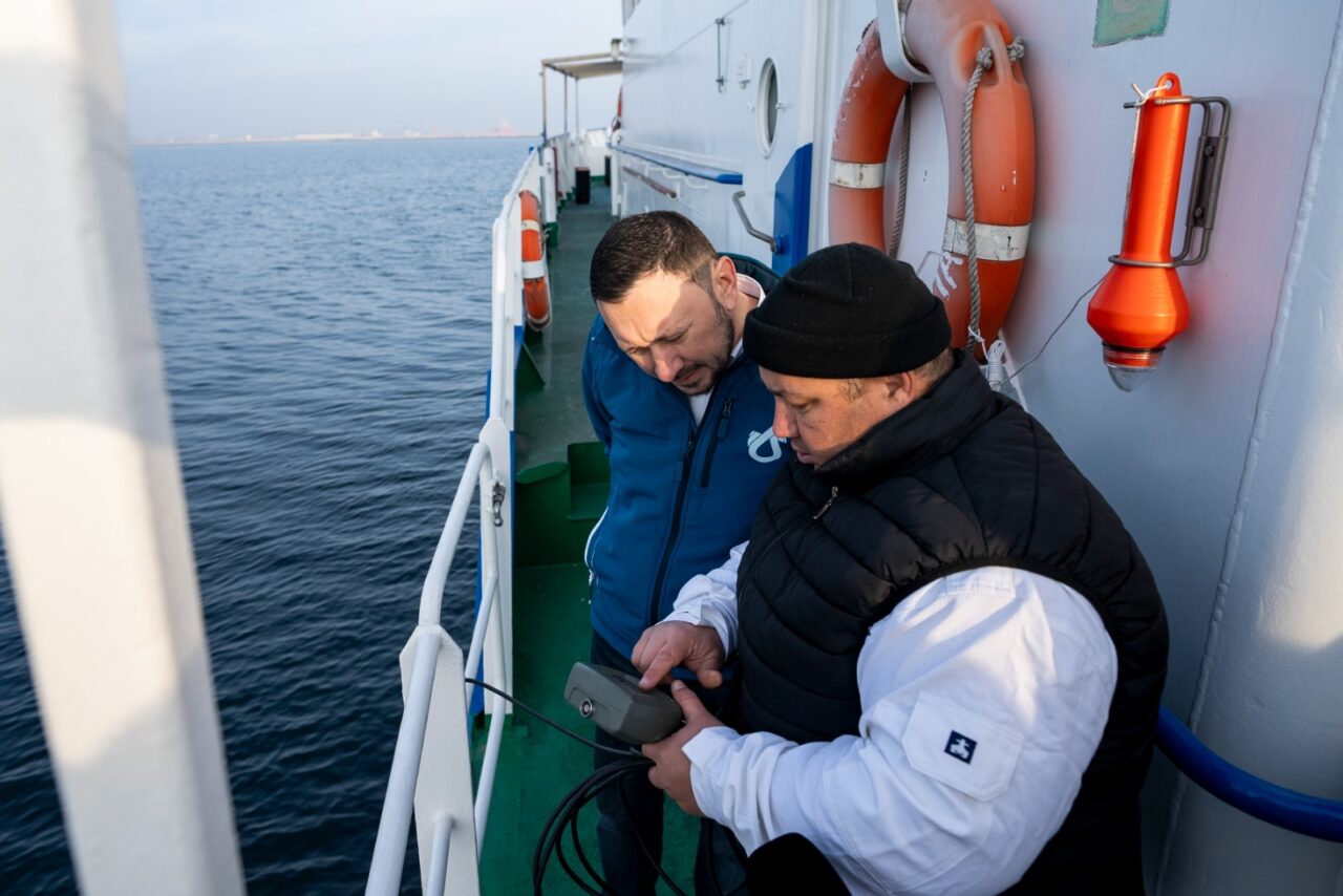 DEZASTRUL ecologic din Marea Neagră: Ministrul Mediului a solicitat ca determinarea hidrocarburilor din apă să se facă cu o intensitate mai mare