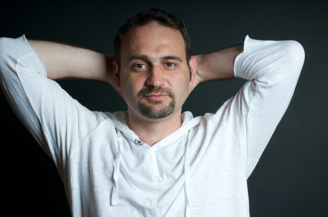 Adrian Văncică, „Las Fierbinți”: „Derapajele lui Călin GEORGESCU, mai mari decât tâmpeniile pe care le inventam pentru personajele serialului”
