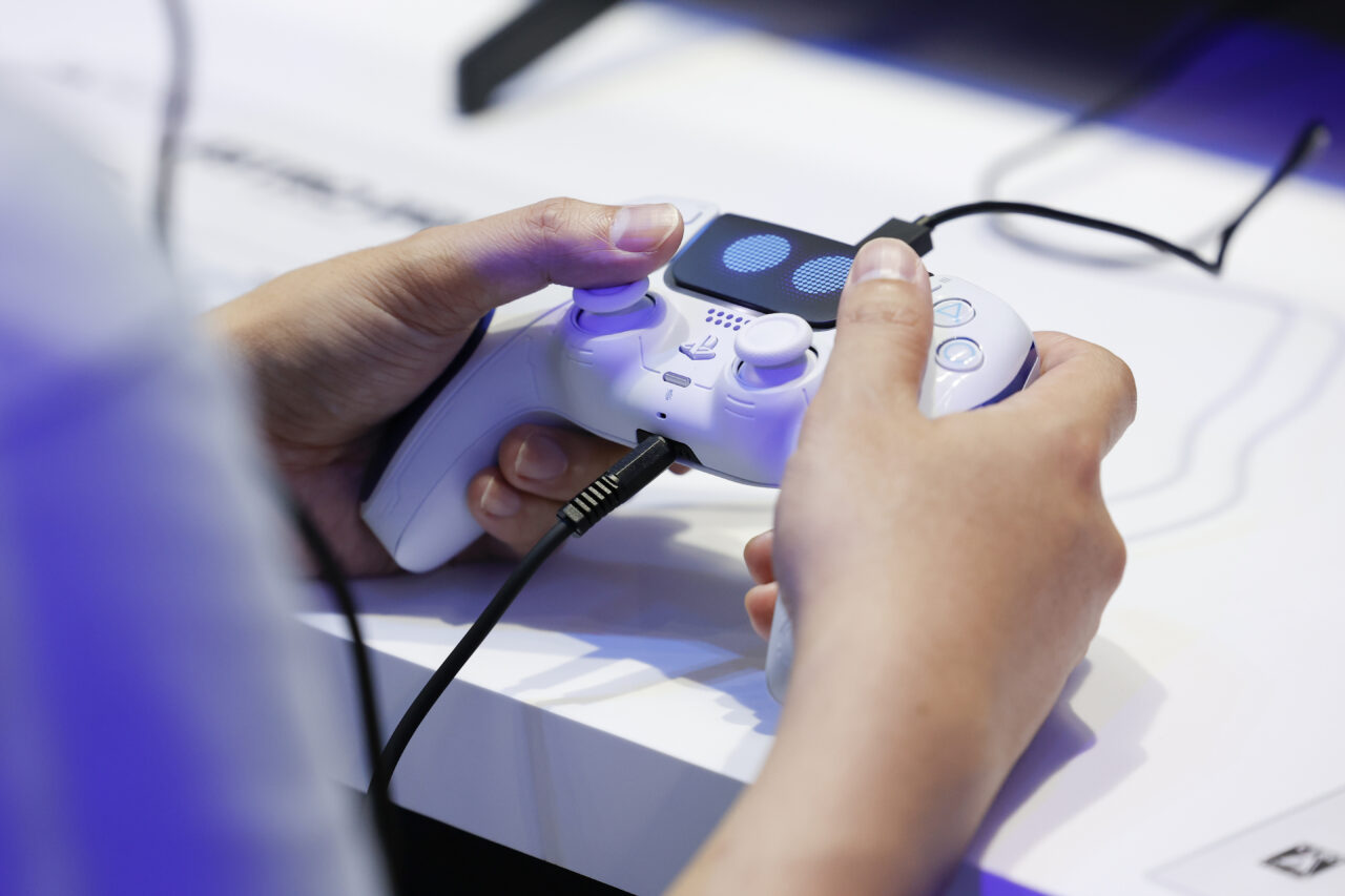 8 milioane de români se joacă pe telefoane, laptopuri și tablete. Românii sunt campioni la GAMING