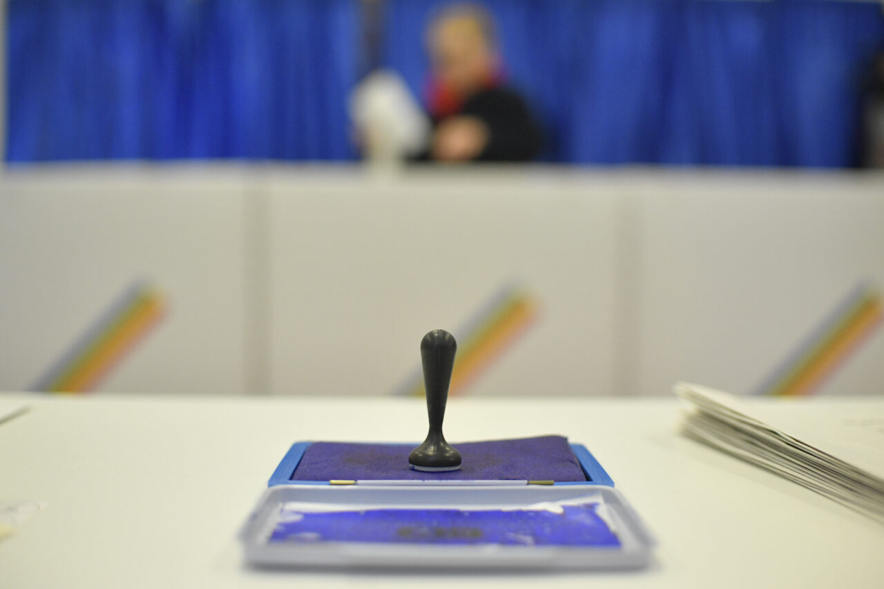 Ordinea candidaților pe buletinul de vot la alegerile PREZIDENȚIALE din mai, decisă de BEC. Cine ocupă prima poziție
