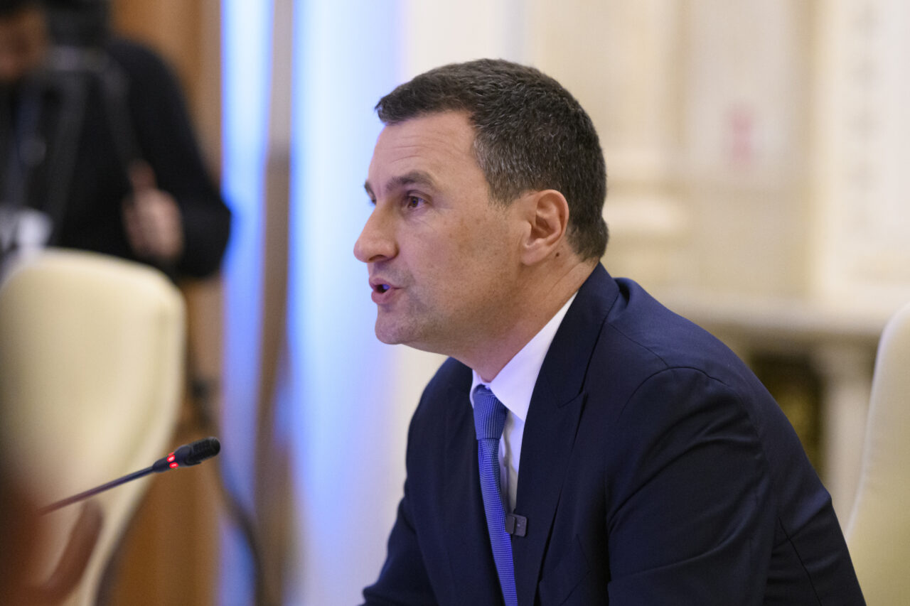 Ministrul Finanțelor: Nu creşte TVA-ul în 2025. Bugetul se pregăteşte fără creştere de IMPOZITE şi taxe, cu TVA de 19% şi 10% impozit pe venit
