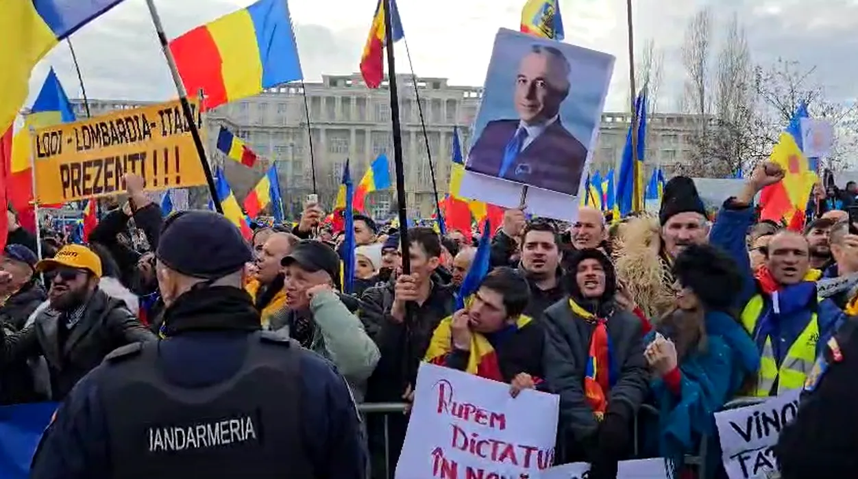 Dosar PENAL la protestul neautorizat, organizat de Călin Georgescu. Cinci persoane au fost duse la audieri