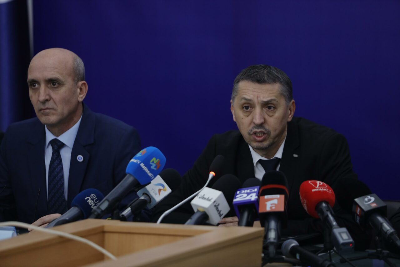 Ministrul Educaţiei, Daniel David: „Salariul de bază trebuie să reflecte respectul pe care noi îl dăm PROFESORULUI în societate şi educaţiei”