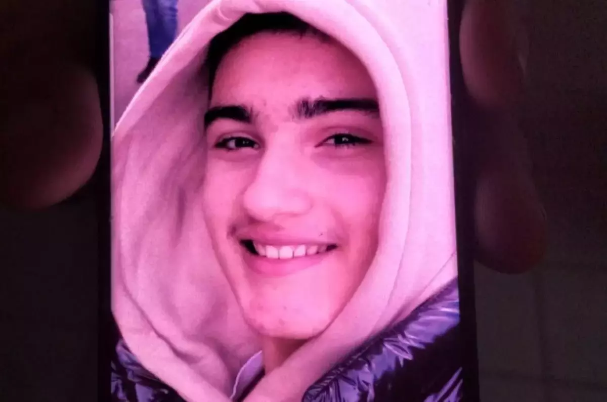 Adolescent de 14 ani, dat DISPĂRUT în Pitești după ce a plecat de la școală. Autoritățile au emis și un mesaj RO-Alert pentru găsirea sa