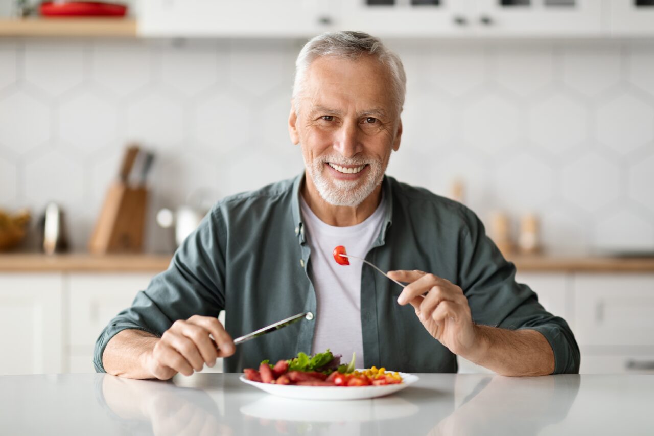 Cele mai sănătoase ALIMENTE de consumat la 60 ani: Conțin acizii grași OMEGA-3, esențiali pentru masa musculară