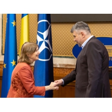 România inclusă oficial în programul Visa Waiver. Marcel Ciolacu și Kathleen Kavalec, la ceremonia de la ora 15.00