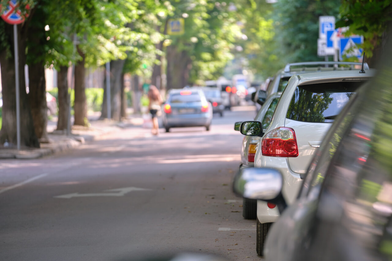 Codul Rutier 2025. Cum se parchează corect pe o stradă cu sens unic