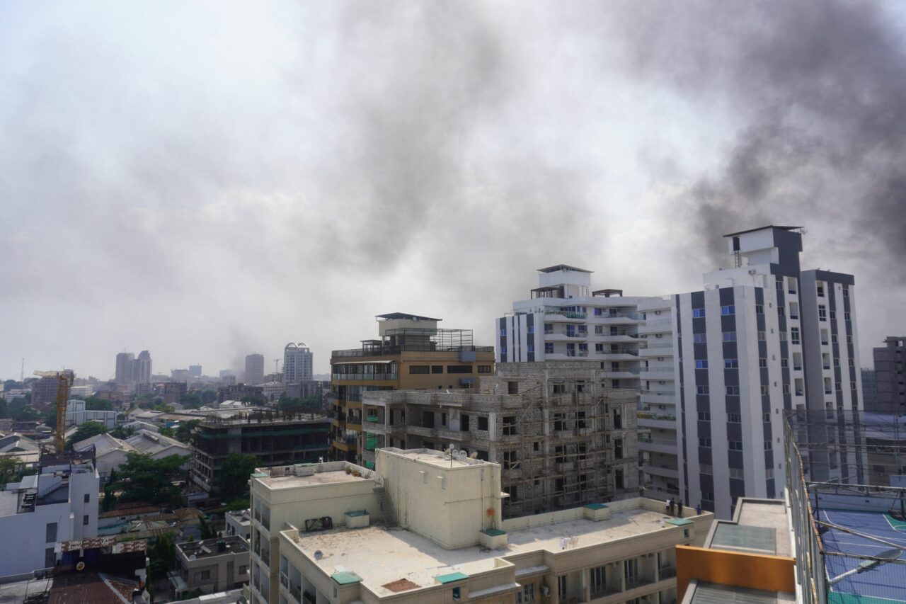 Război civil în CONGO. Aeroportul din Goma, controlat de rebeli!/Ambasadele din capitala Kinshasa, atacate cu sticle incendiare