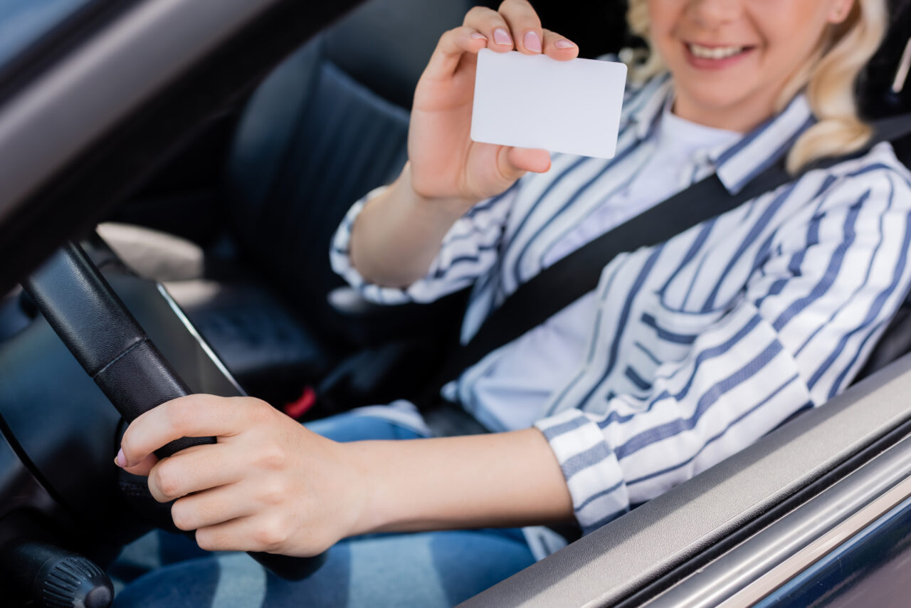 Ce acte sunt necesare pentru schimbarea PERMISULUI auto. Cât este amenda pentru șoferii care omit să își schimbe permisul