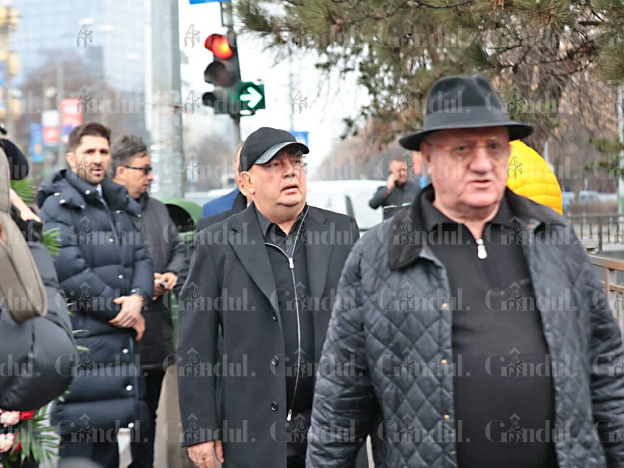 Gigi Nețoiu, atac la Traian Băsescu la înmormântarea lui Dinu Vamă: Știți, cu necazurile, ce ne-au făcut, cu transferurile din fotbal. Pentru nimic