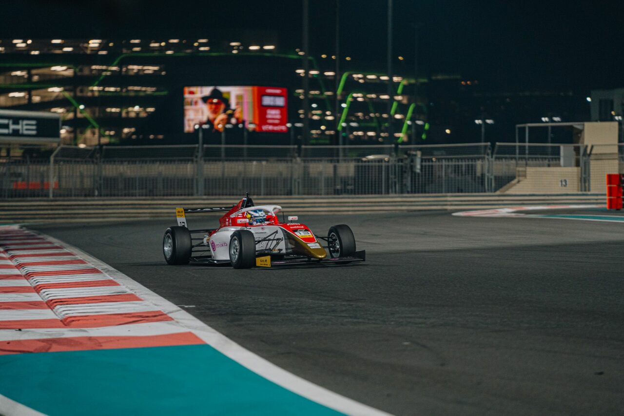 Debut IMPRESIONANT în Formula 4 pentru un pilot român! „Am reușit să mă adaptez la noile cerințe și să mă bucur de fiecare tură”