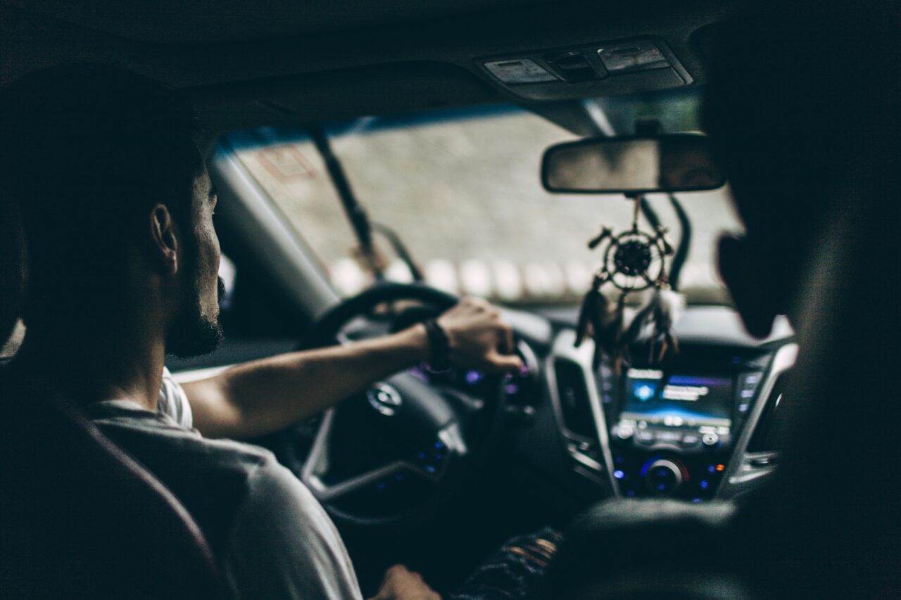 Dotări auto OBLIGATORII pentru șoferi în 2025. Ce AMENZI riscă cei care nu se conformează