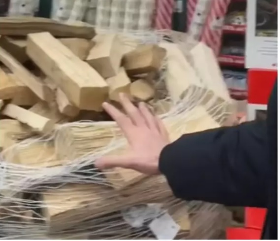 Un român stabilit în Elveţia, ȘOCAT de prețul unui palet de lemne: „Nu mai faceți figuri în România”