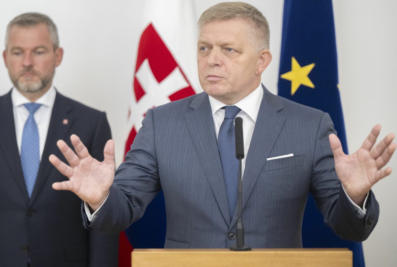 Opoziția din Slovacia îl ACUZĂ pe premierul Robert Fico de interese obscure: Pregătește ieșirea țării din UE